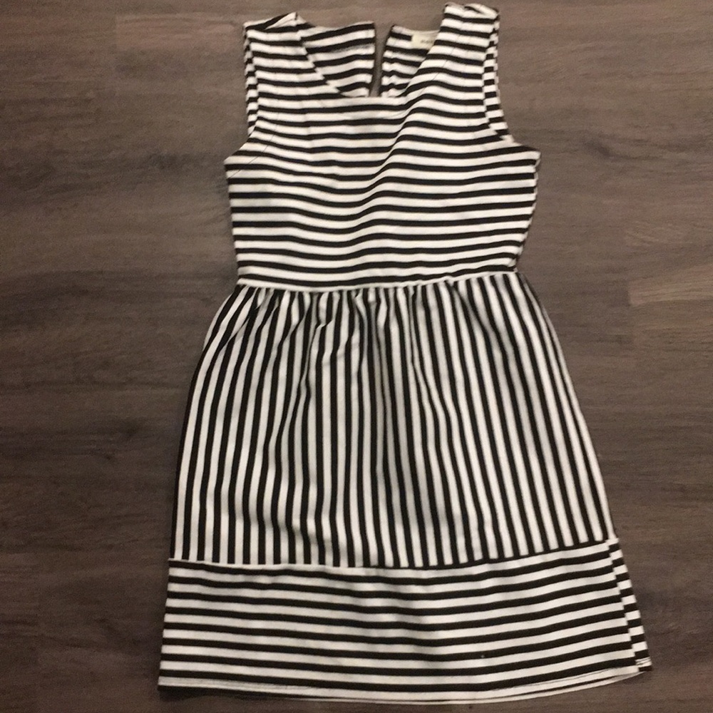 Dress - Picture 2 of 3